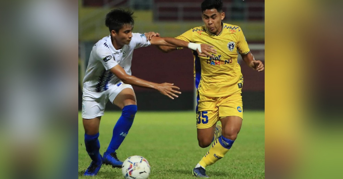 PENYERANG muda Sri Pahang FC, Syaahir (kanan). FOTO Ihsan Sri Pahang FC