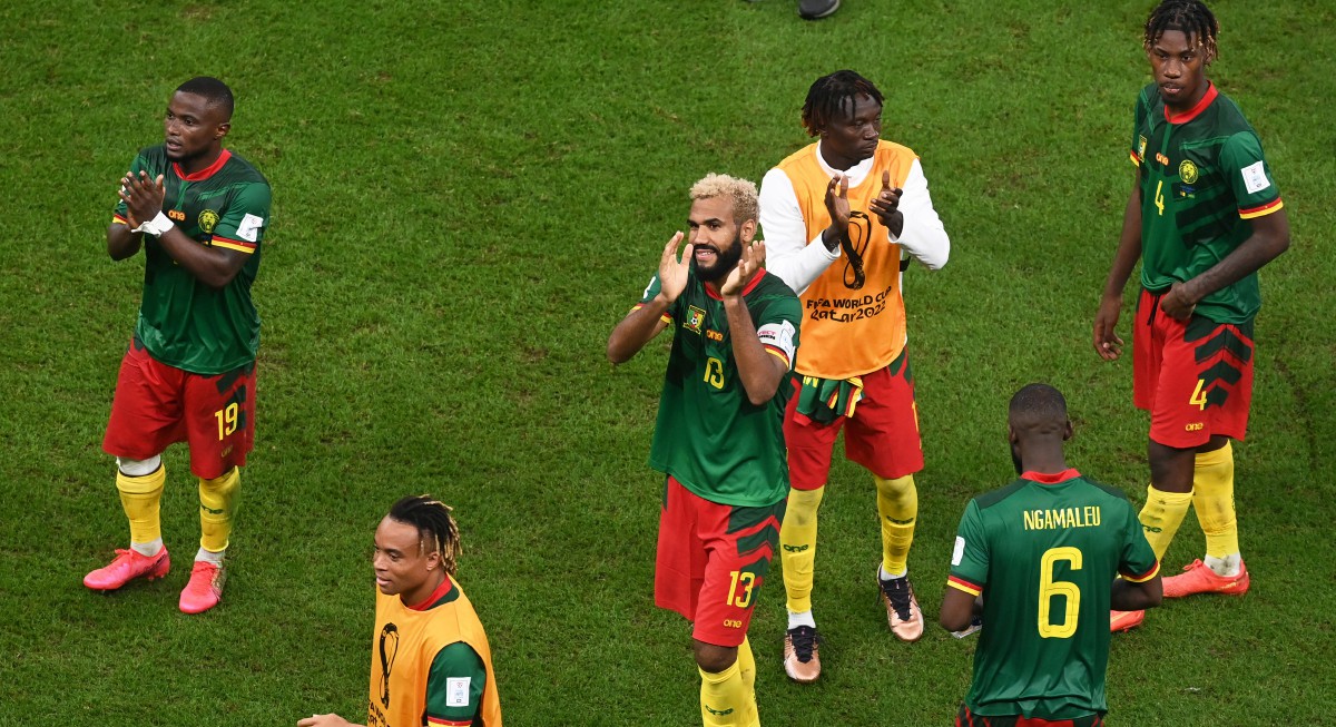 PEMAIN Cameroon kecewa selepas mengetahui mereka tersingkir di Piala Dunia Qatar. FOTO EPA