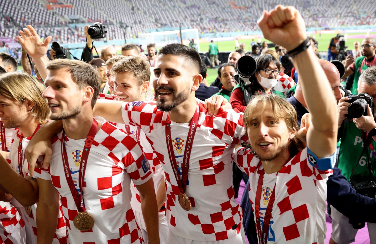 PEMAIN Croatia tetap berbangga biarpun meraih gangsa di Piala Dunia. -FOTO EPA 