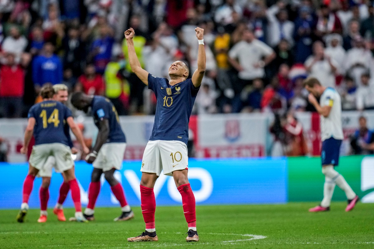 Kylian Mbappe meraikan kejayaan Perancis mara ke separuh akhir Piala Dunia. FOTO AP