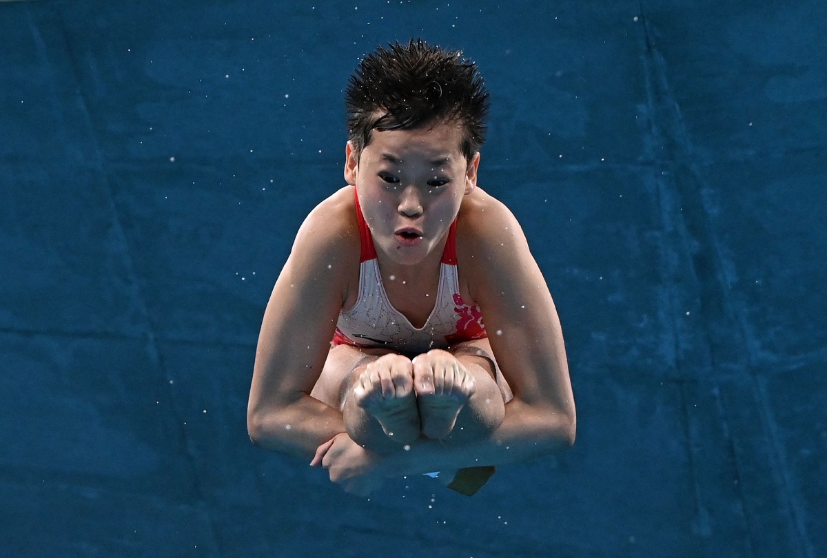 Aksi jaguh muda China, Quan Hongchan dalam acara 10m platform individu. FOTO AFP