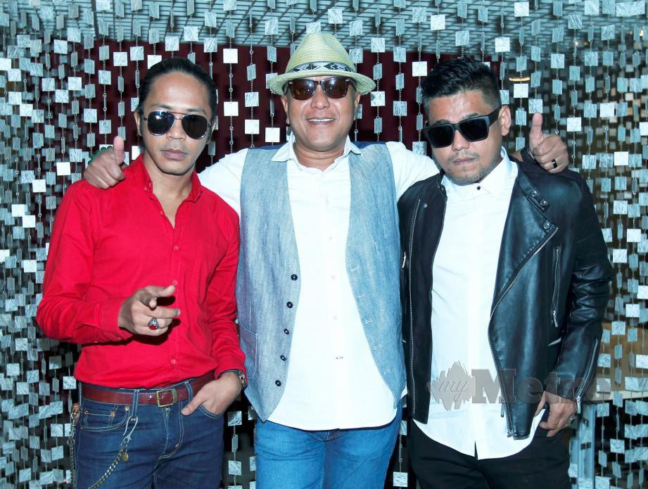 (DARI kiri) Hazama, Hattan dan Azlan Typewriter dalam persiapan terakhir menjayakan  konsert rockestral Rock Tri-O di Dewan Filharmonik Petronas. FOTO Khairul Azhar Ahmad