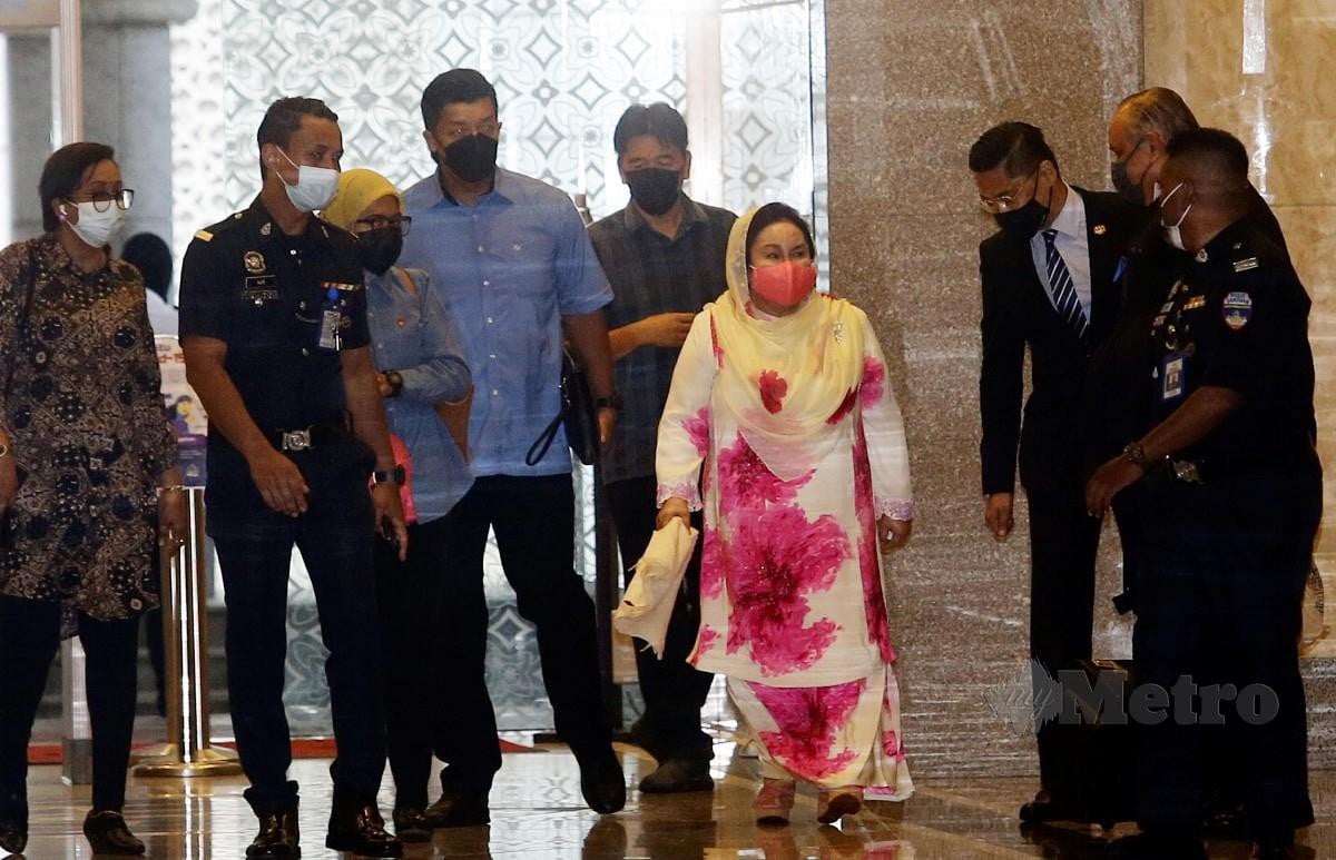 Rosmah hadir bagi mendengar keputusan rayuan menggugurkan Sri Ram sebagai ketua pendakwaan di Mahkamah Rayaun Putrajaya. FOTO MOHD FADLI HAMZAH