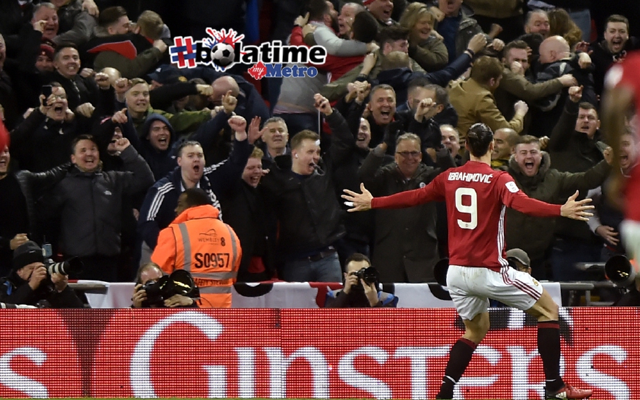 ZLATAN Ibrahimovic meraikan jaringan gol kemenangan Manchester United ketika final Piala Liga di Stadium Wembley menentang Southampton. FOTO Reuters