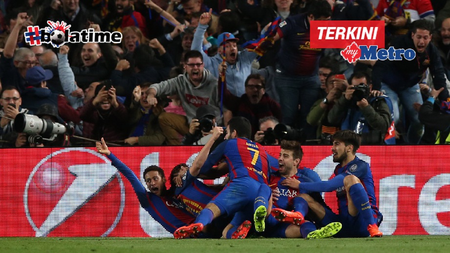 PEMAIN Barcelona meraikan gol kemenangan Roberto. FOTO Reuters