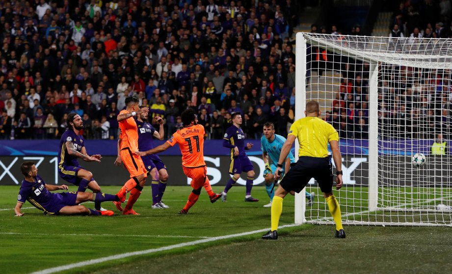 SALAH jaring dua gol buat Liverpool. -Foto Reuters