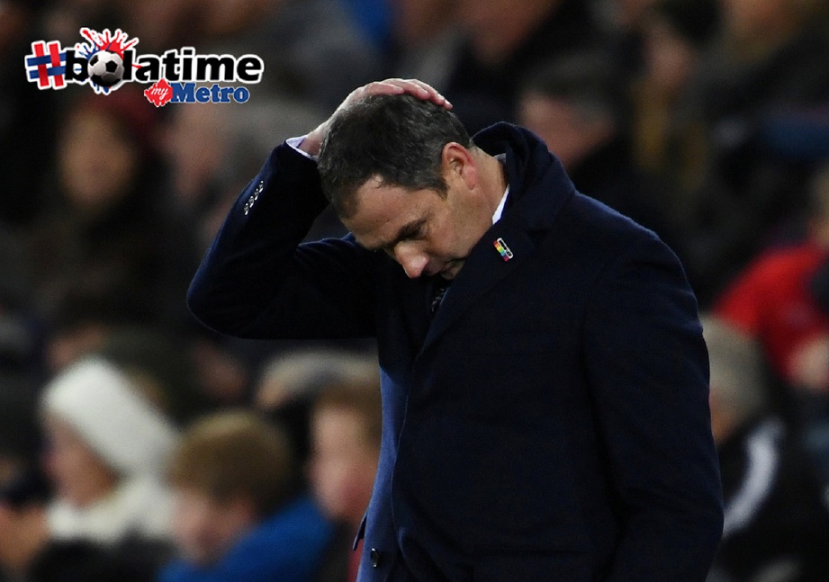 CLEMENT dipecat Swansea selepas kekalahan di tangan Everton. -Foto Reuters