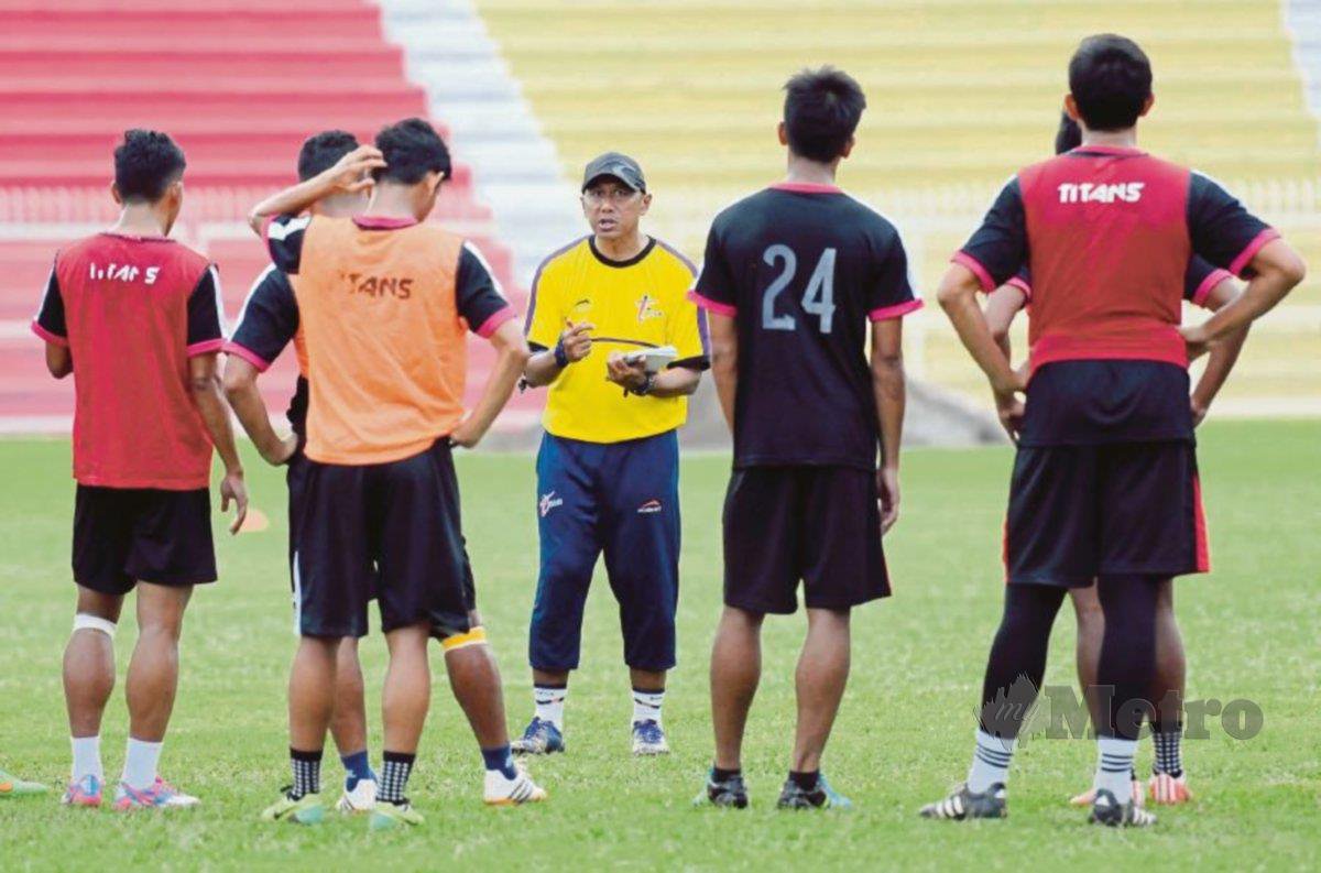 Rahmad Darmawan (tengah) pernah membimbing kelab dari Terengganu. FOTO File NSTP