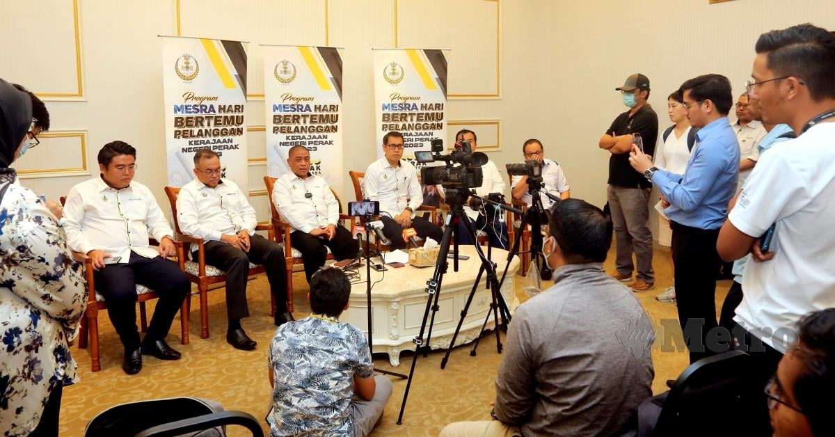 Sidang media Saarani selepas program Mesra Hari Bertemu Pelanggan Kerajaan Negeri Perak 2023 di Stadium Indera Mulia. FOTO L. MANIMARAN