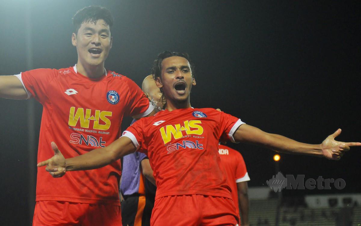 AMRI menjaringkan gol ketiga skuad Badak. FOTO Mohd Adam Arinin