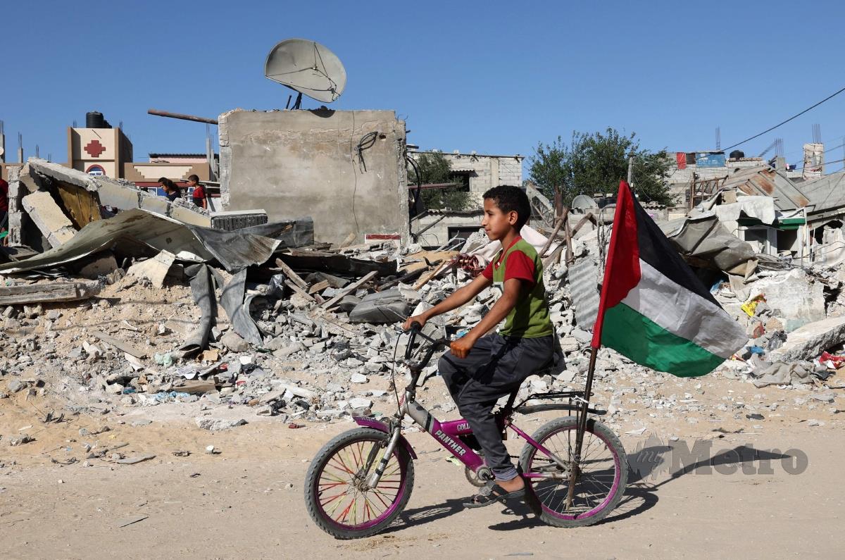 KEADAAN di Gaza selepas beberapa bangunan dimusnahkan.