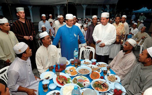 BERBUKA puasa beramai-ramai memang menjadi tradisi umat Islam di Satun.