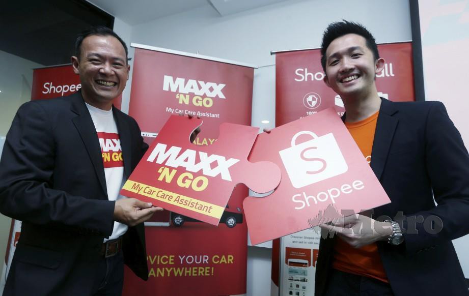 Ketua Pengarah Teknikal Maxx N Go, Tengku Djan Ley (kiri) bersama Pengurus Shopee Malaysia, Michael Lim pada majlis menandatangani perjanjian kerjasama Shopee Dan Maxx ‘N Go. FOTO Rohanis Shukri.
