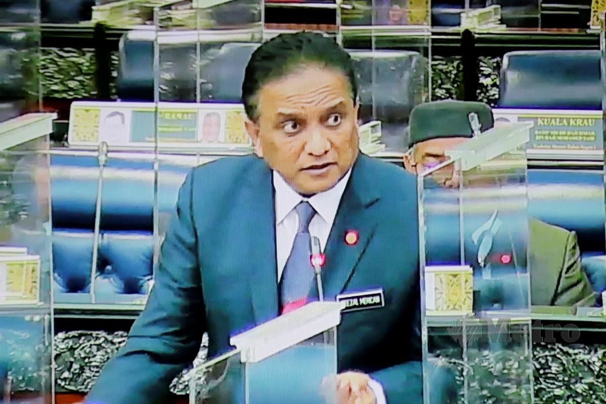REEZAL pada sesi lisan Mesyuarat Ketiga, Penggal Ketiga, Parlimen Keempat Belas di Dewan Rakyat, Bangunan Parlimen, hari ini. FOTO Aizuddin Saad