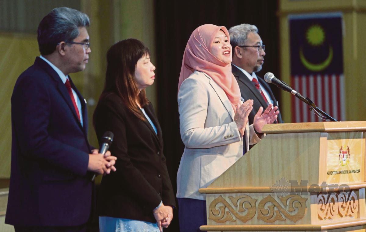 Fadhlina Sidek (dua, kanan) ketika sidang media Khas Kementerian Pendidikan Malaysia. FOTO MOHAMAD SHAHRIL BADRI SAALI