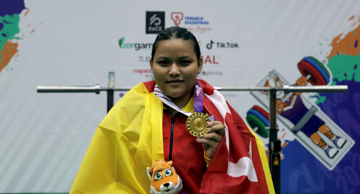 SITI Nuraisyah menang emas powerlifting kategori  tidak melebihi 55 kilogram. FOTO Bernama