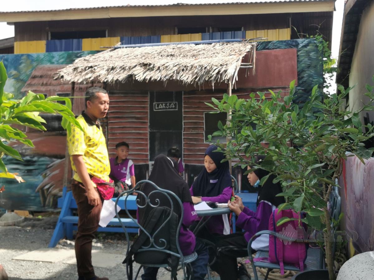 SK Seberang Ramai bekerjasama dengan penduduk kampung mewujudkan stesen pembelajaran berasaskan komuniti.