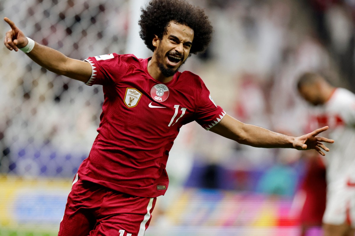 AKRAM Afif wira Qatar apabila meledak dua gol buat tuan rumah menewaskan Lebanon. -FOTO Reuters 