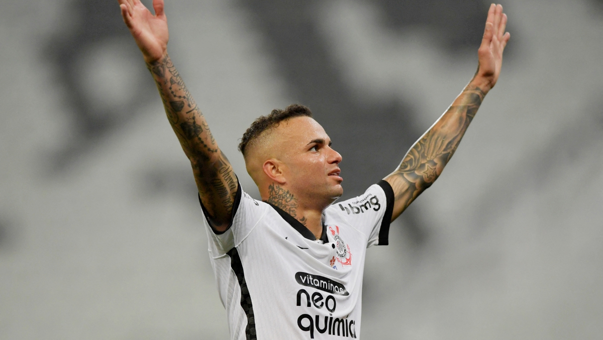 LUAN meraikan jaringannya untuk Corinthians. FOTO FAIL REUTERS 