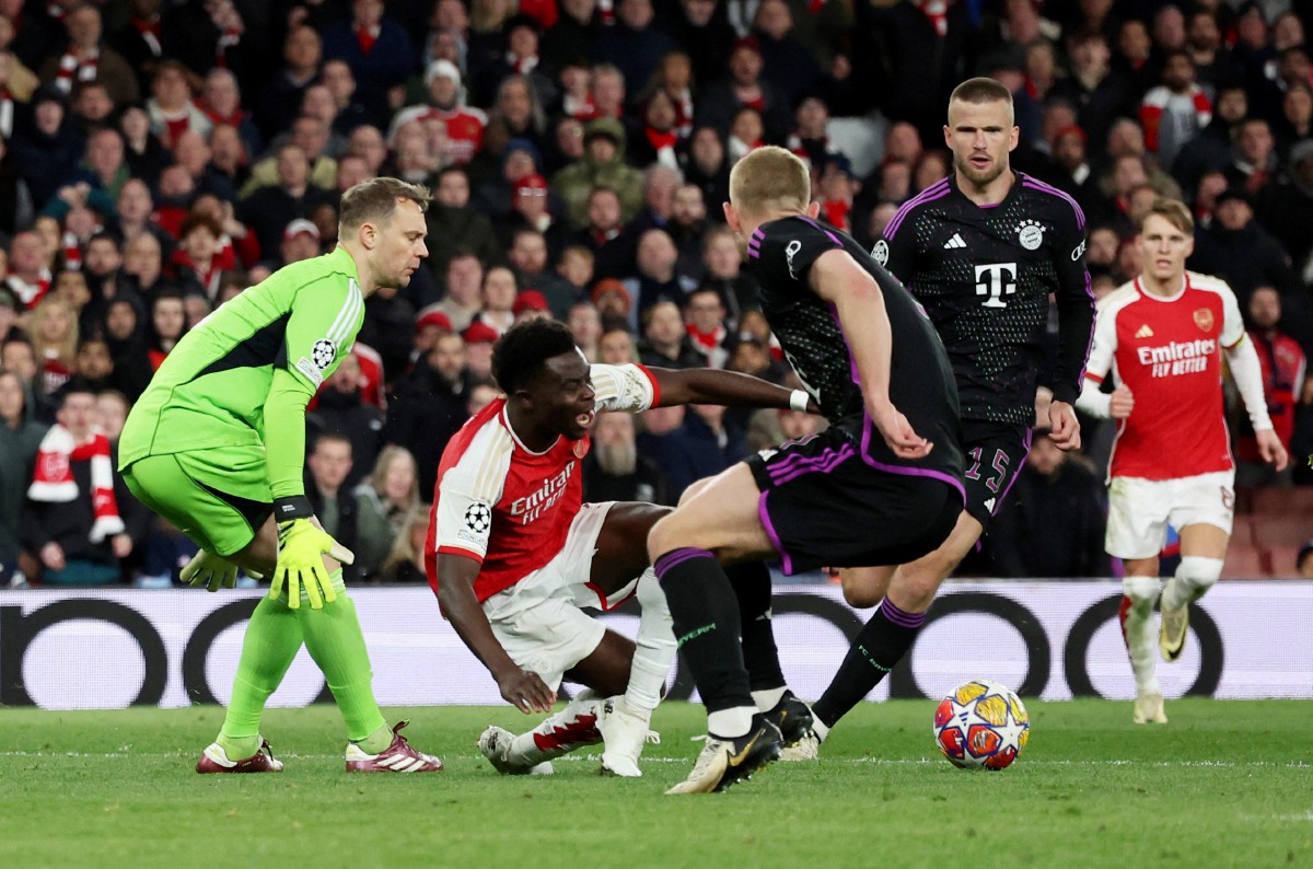 AKSI pertembungan suku akhir pertama Liga Juara-Juara, Arsenal menentang Bayern. -FOTO Reuters 