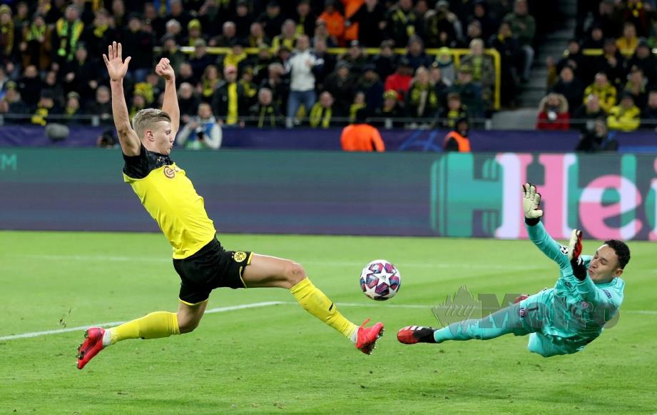 AKSI Haaland menjaringkan gol pertama  Dortmund. FOTO Reuters