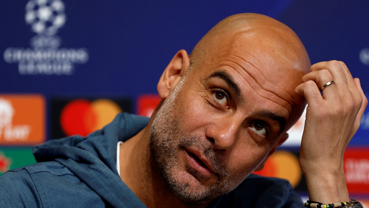 GUARDIOLA menjawab soalan pada sidang media menjelang pertarungan dengan Bayern. FOTO REUTERS 