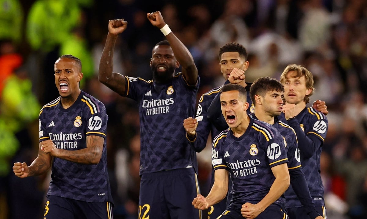 PEMAIN Real Madrid bersorak kegembiraan selepas menewaskan Manchester City menerusi penentuan sepakan penalti, awal pagi tadi. FOTO REUTERS 