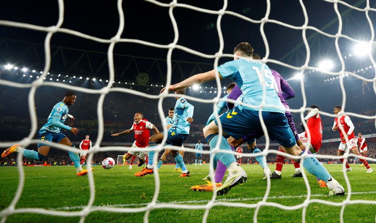 ARSENAL bangkit di hujung perlawanan untuk seri menentang Southampton. FOTO Reuters