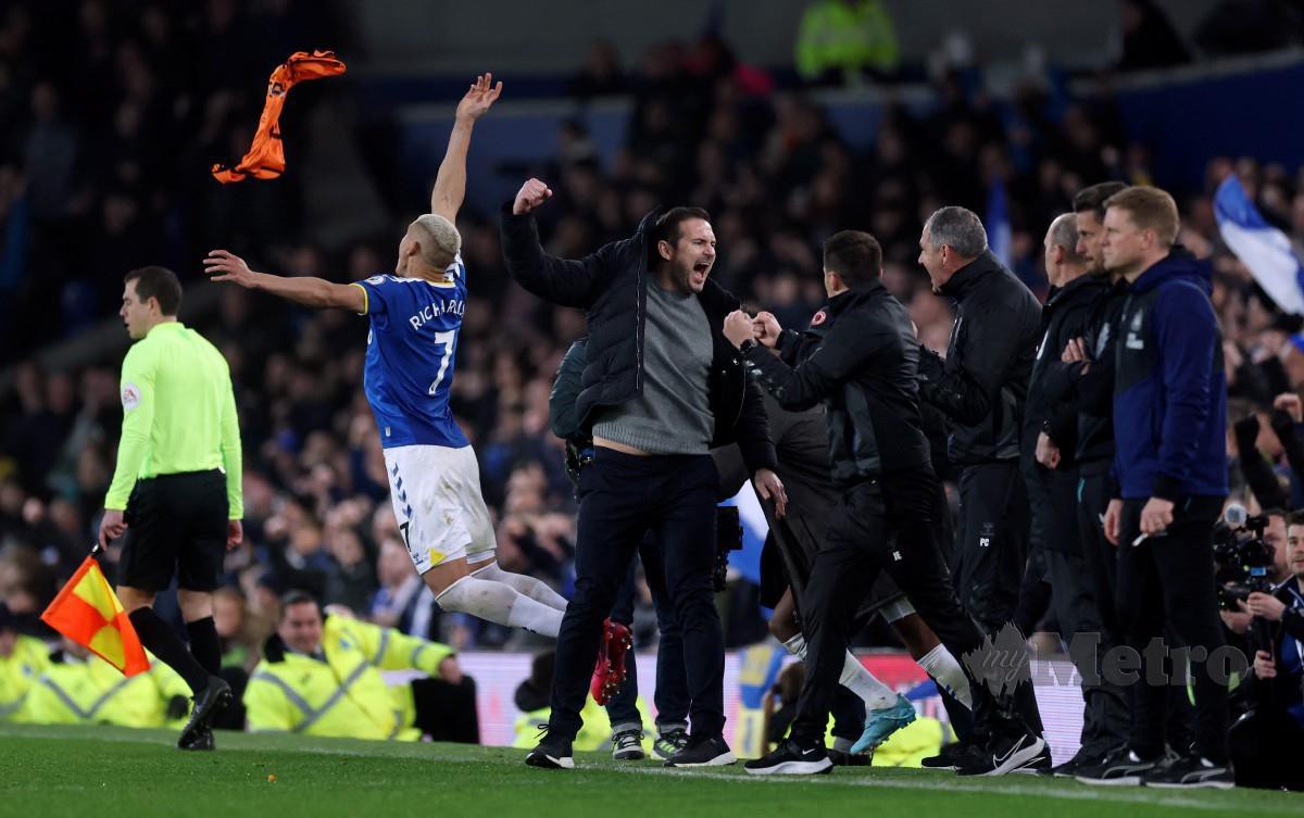 LAMPARD dan Richarlison raikan kejayaan Everton menewaskan Newcastle. -FOTO Reuters 