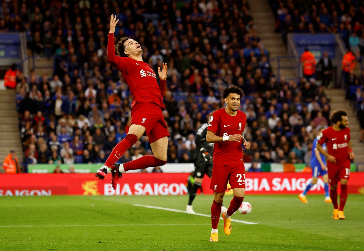 JONES rai kejayaan ledak gol ketiga Liverpool. -FOTO Reuters 