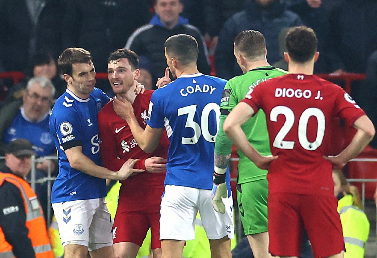 PEMAIN timbulkan kekecohan, Everton Liverpool didenda. FOTO Reuters 