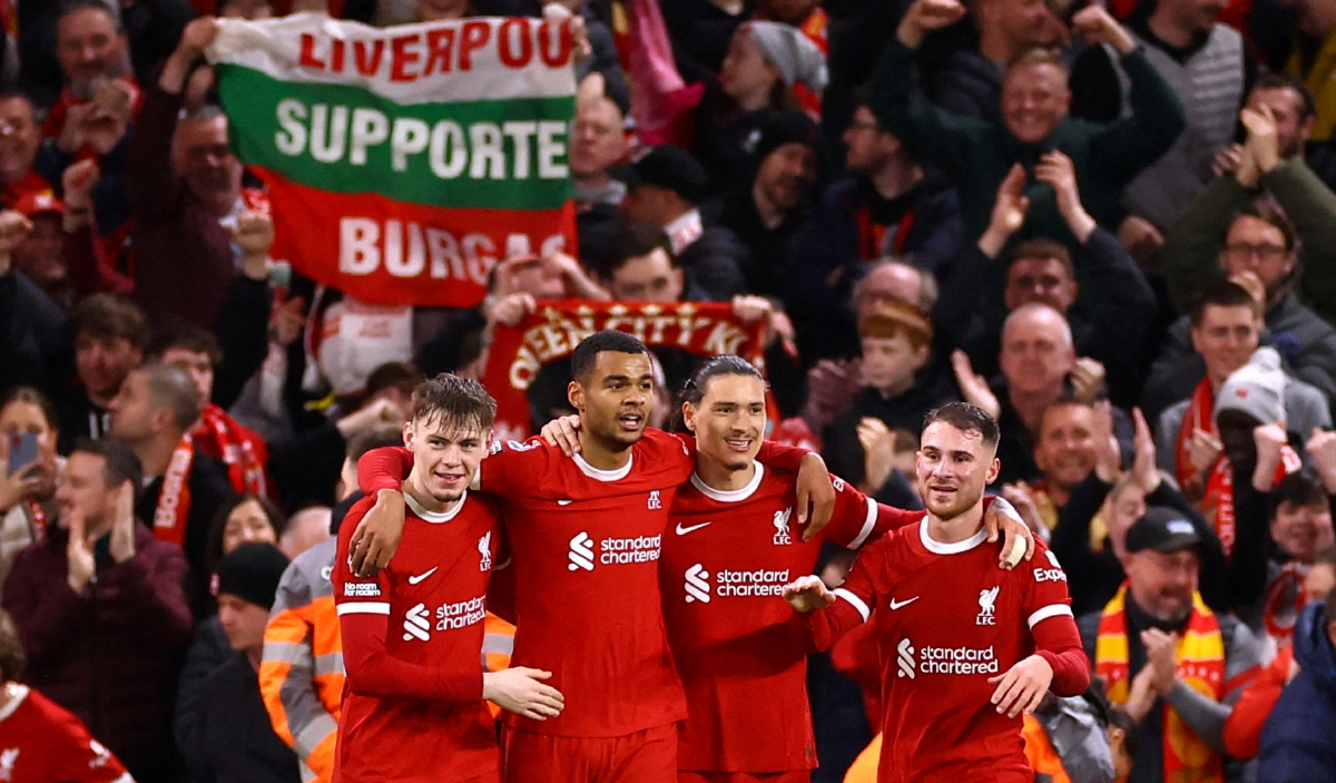PEMAIN Liverpool meraikan kemenangan ke atas Sheffield United di Anfield awal pagi tadi.  FOTO Reuters