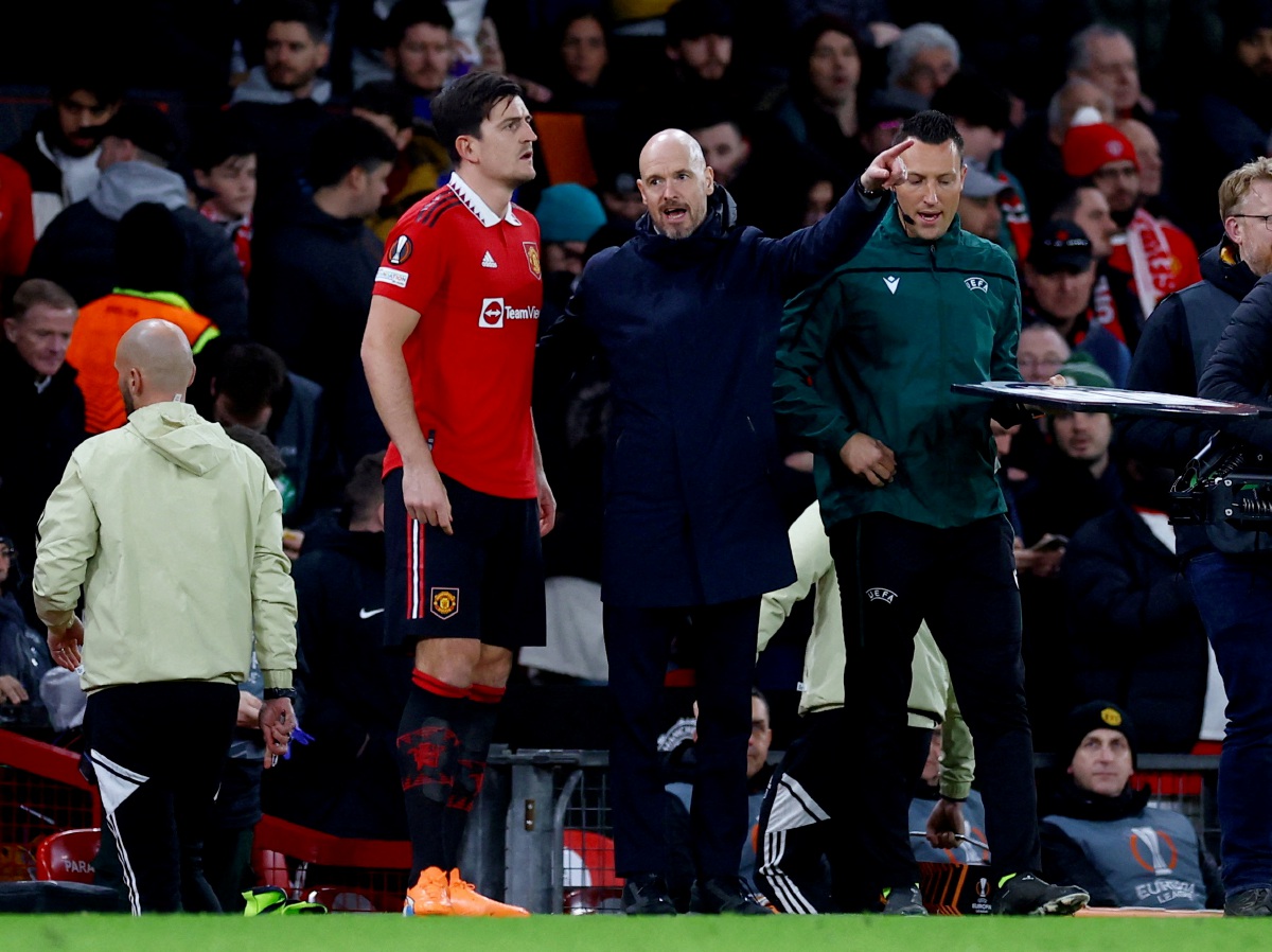 MAGUIRE (kiri) bukan lagi pilihan utama di Man United. FOTO Reuters