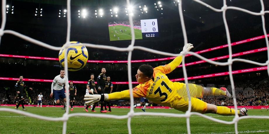 BERGWIJN  menjaringkan gol pertama Spurs ketika menentang City di Stadium Tottenham Hotspur, London. - Reuters 