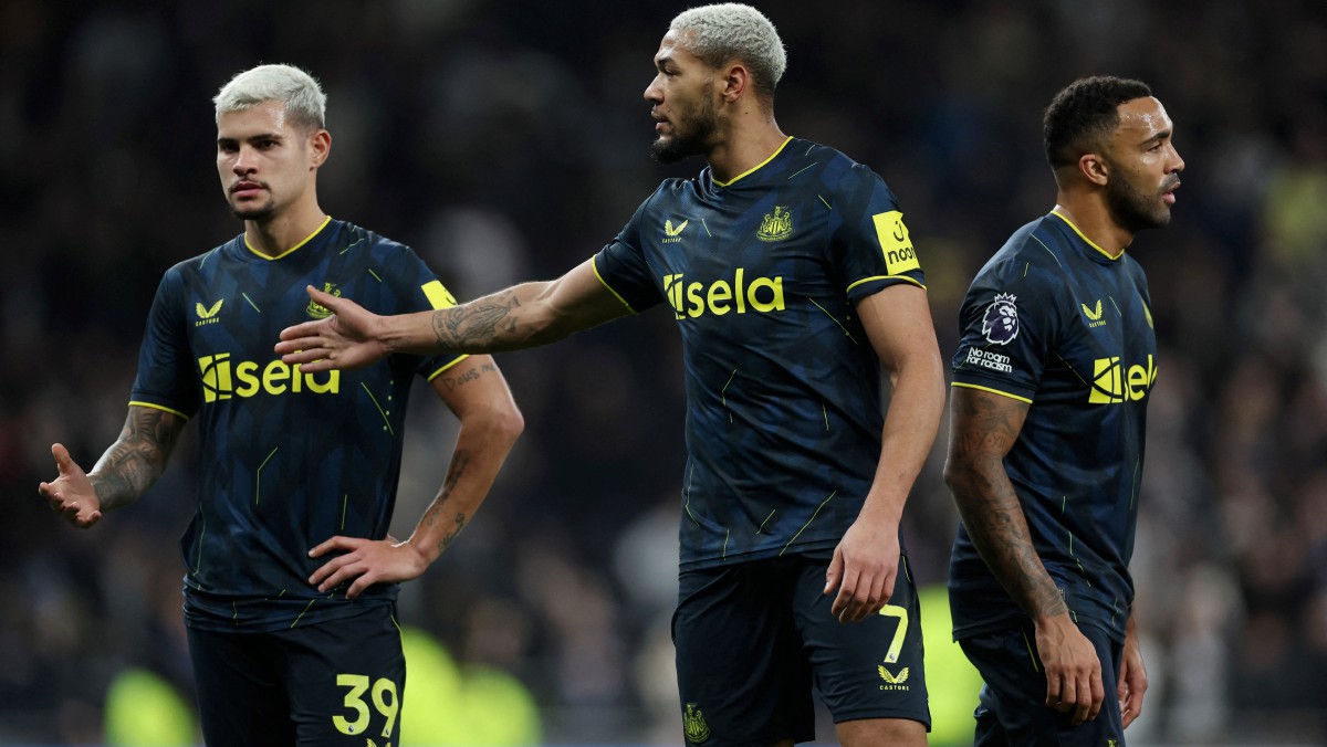 PEMAIN Newcastle kecewa selepas tumpas 1-4 kepada Spurs. FOTO Reuters