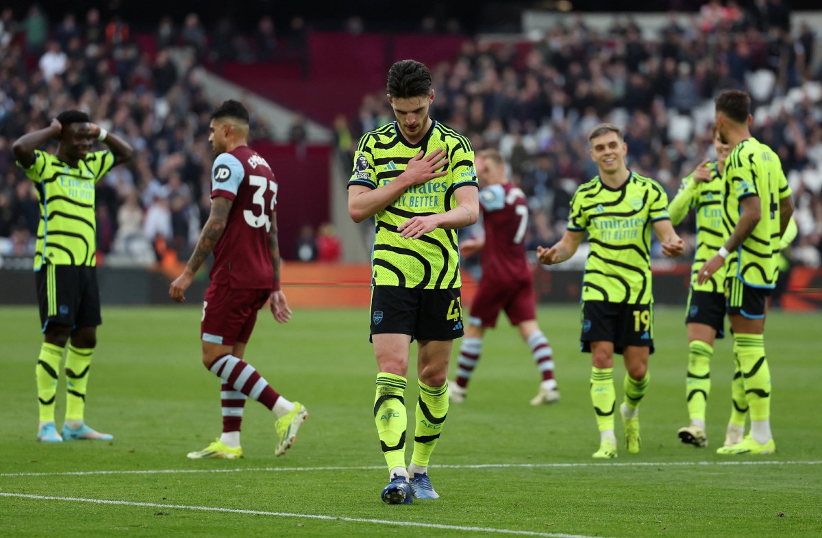 RICE meraikan gol keenam yang dijaringkannya ketika berdepan West Ham. -FOTO Reuters 