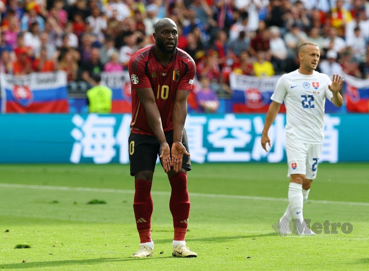 Reaksi penyerang Belgium Romelu Lukaku selepas golnya dibatalkan pengadil. - Reuters