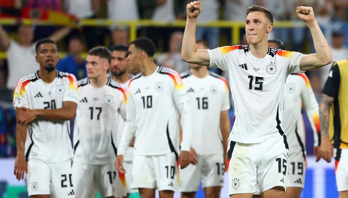 PEMAIN Jerman meraikan kejayaan mengalahkan Denmark untuk mara ke suku akhir. FOTO Reuters