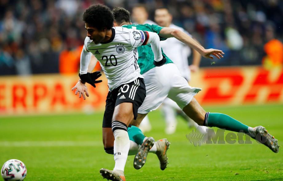 Pemain Jerman, Serge Gnabry menjaringkan hatrik pada perlawanan menentang Ireland Utara. FOTO  Reuters