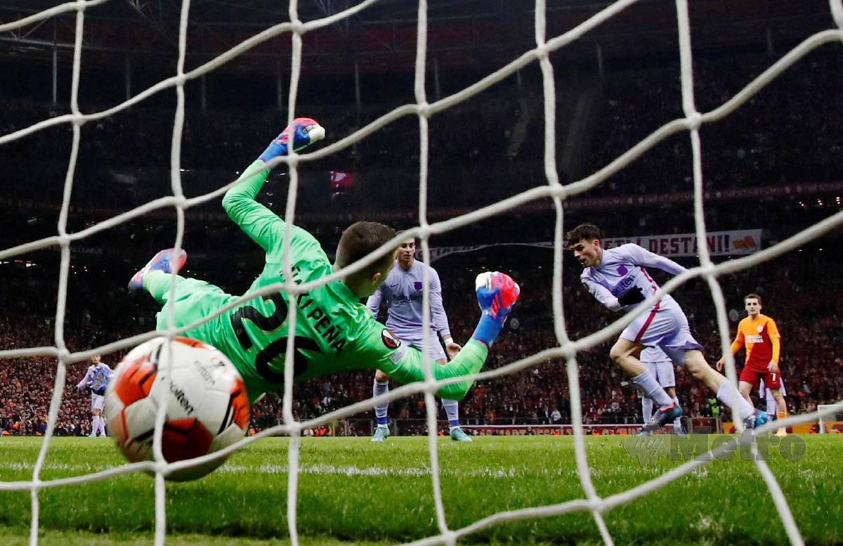 PEDRI ledakan gol pertama Barcelona. -FOTO Reuters 