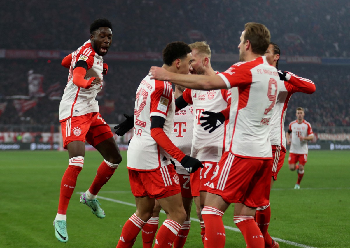 PEMAIN Bayern meraih gol jaringan Jamal Musiala. -FOTO Reuters 