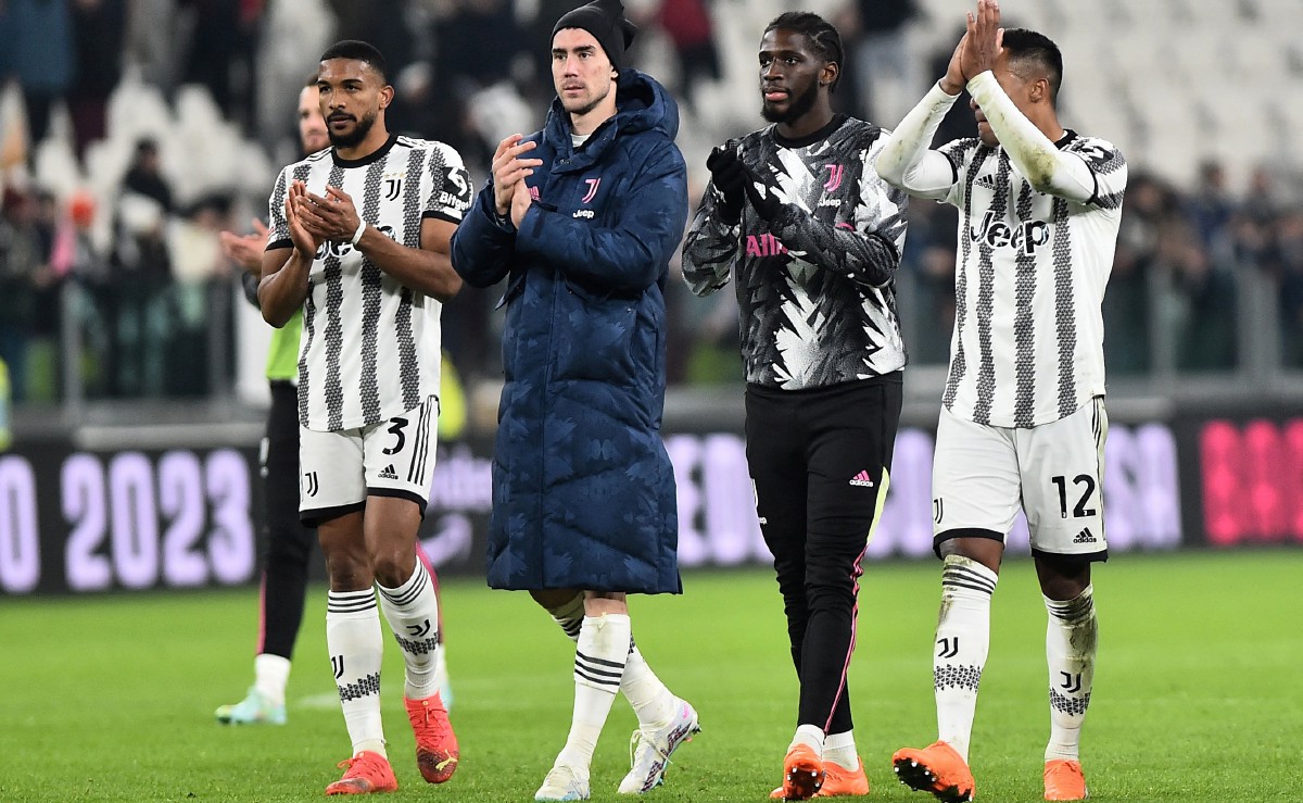 PEMAIN Juventus gembira selepas berjaya mara ke separuh akhir Piala Itali. FOTO Reuters