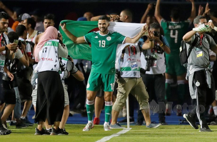 Pemain Algeria, Mehdi Abeid meraikan kejayaan mara ke separuh akhir Piala Negara Afrika. FOTO Reuters