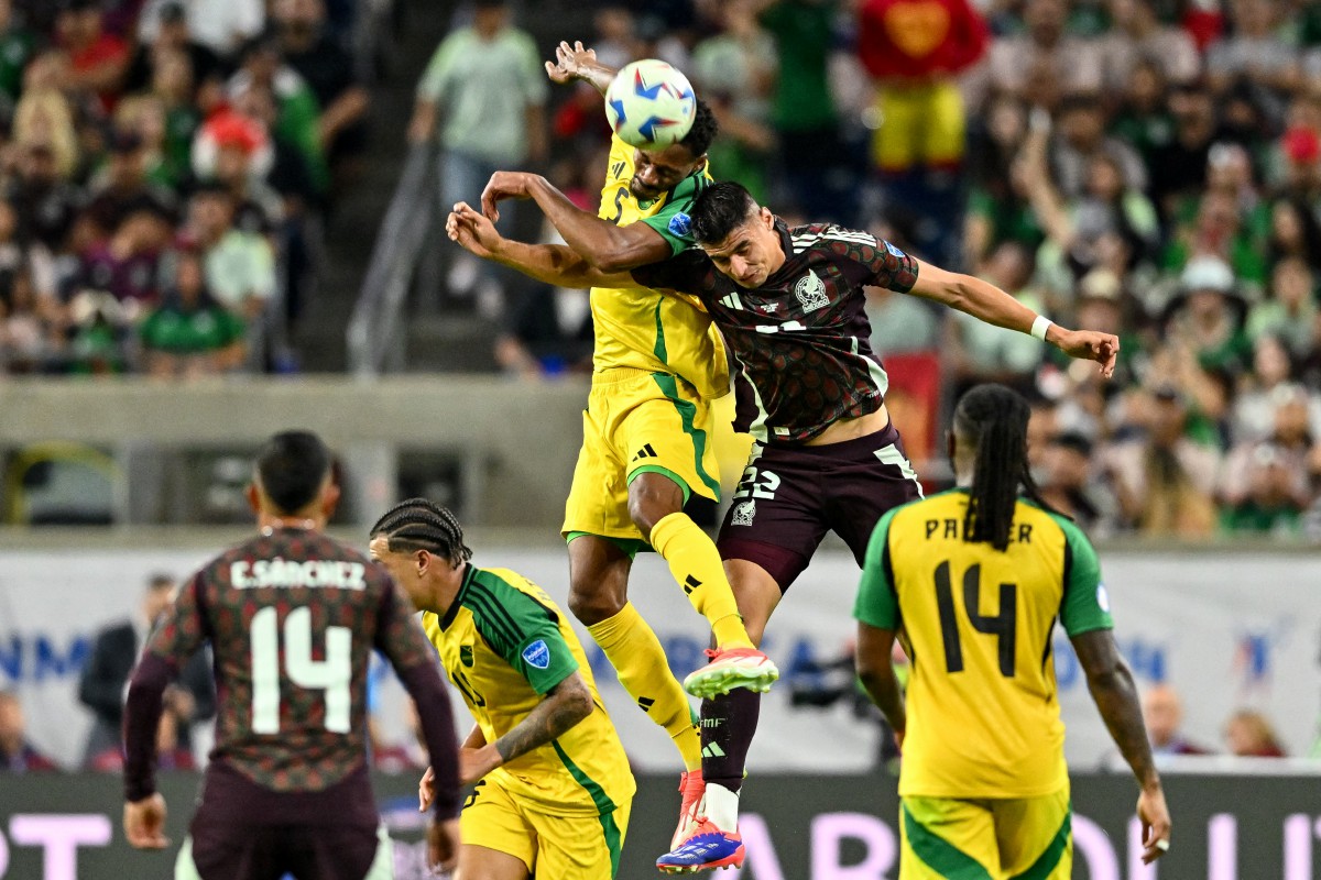 BARISAN pemain Venezuela meraikan kemenangan mengatasi Ecuador. -FOTO Reuters 