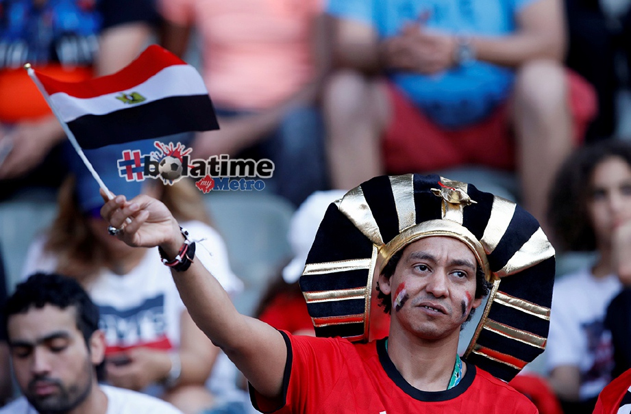 PENYOKONG Mesir berharap pasukan mereka akan pamer prestasi terbaik di Russia. FOTO/AFP 