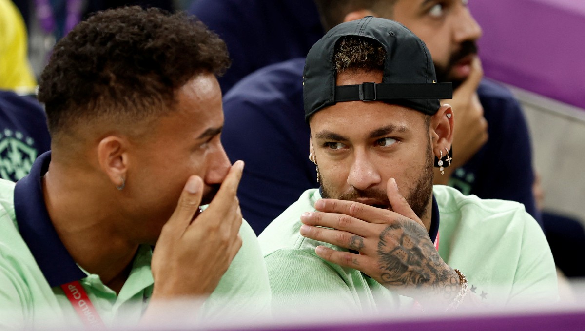 DANILO (kiri) dan Neymar tunggu lampu hijau untuk kembali beraksi semula. FOTO Reuters