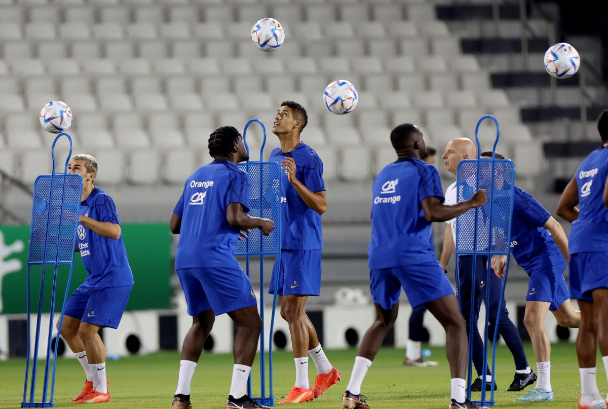 Pemain Perancis menjalani latihan di Doha. FOTO File Reuters