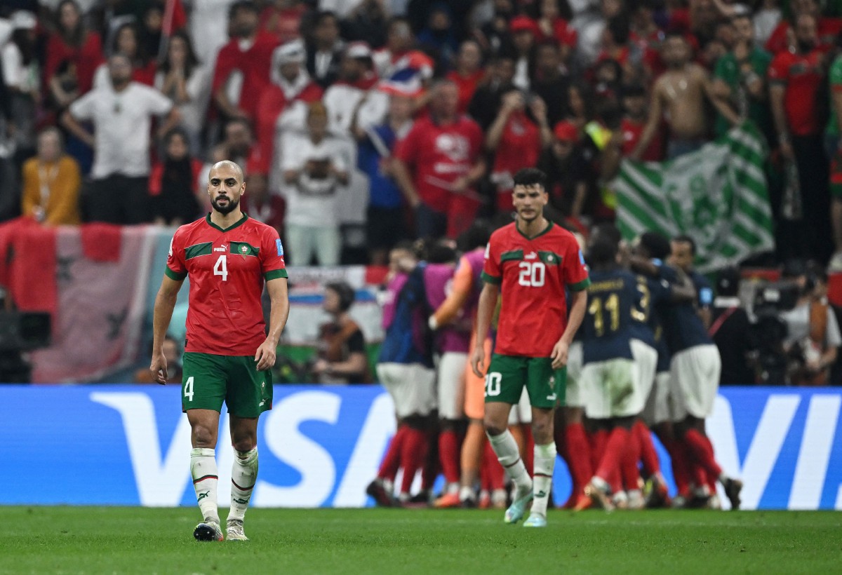 Pemain Maghribi, Sofyan Amrabat kecewa selepas Perancis menjaringkan gol kedua pada aksi Separuh Akhir. FOTO Reuters
