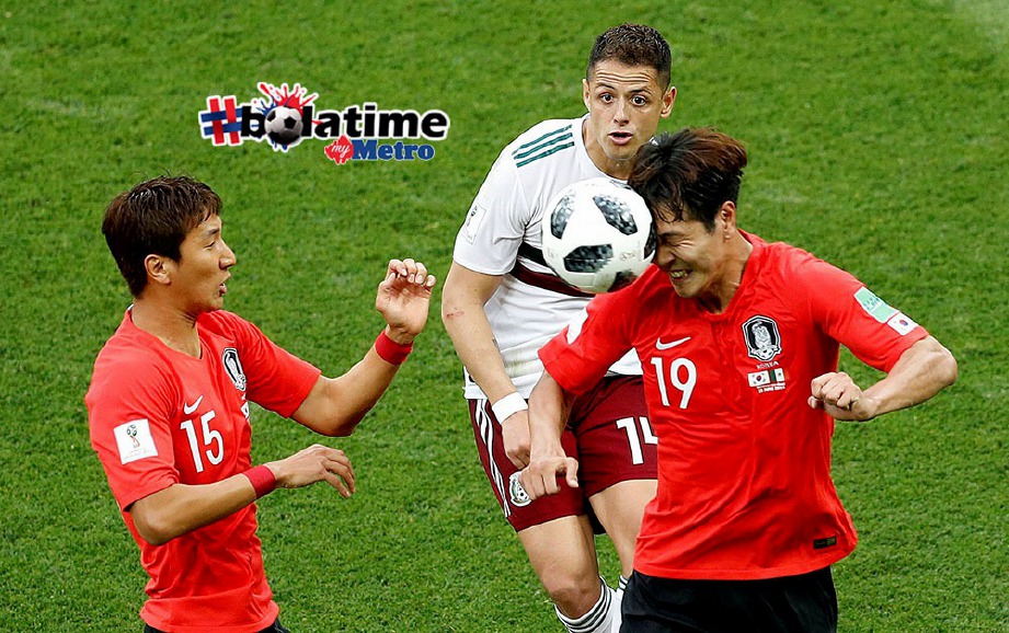 HERNANDEZ (tengah) jaring gol untuk Mexico. FOTO/AFP 