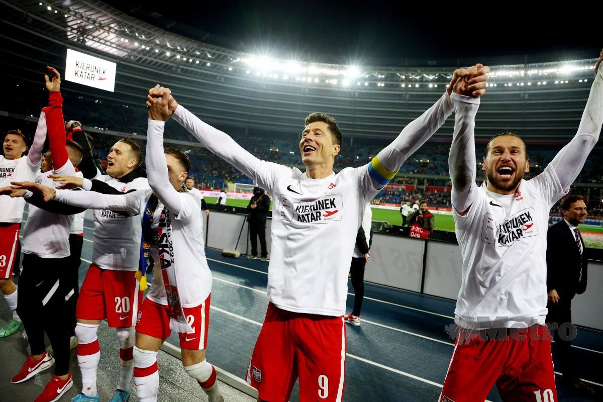 POLAND layak ke Piala Dunia selepas menewaskan Sweden. -FOTO Reuters  